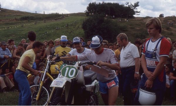 Suomi-pojat konetarkastuksessa Russia GP-250 1981